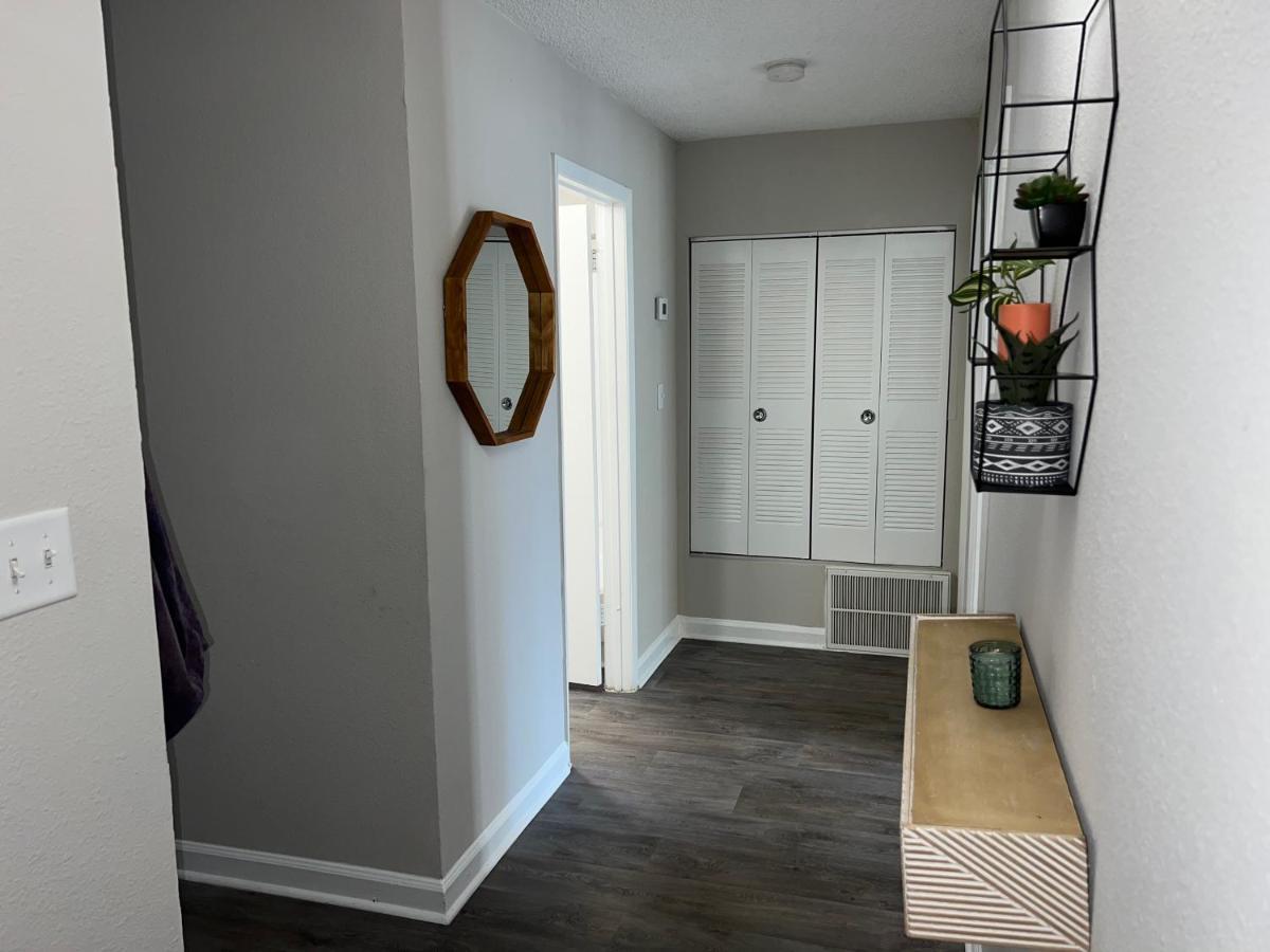 Lovely 2- Bedroom With A Fireplace.
