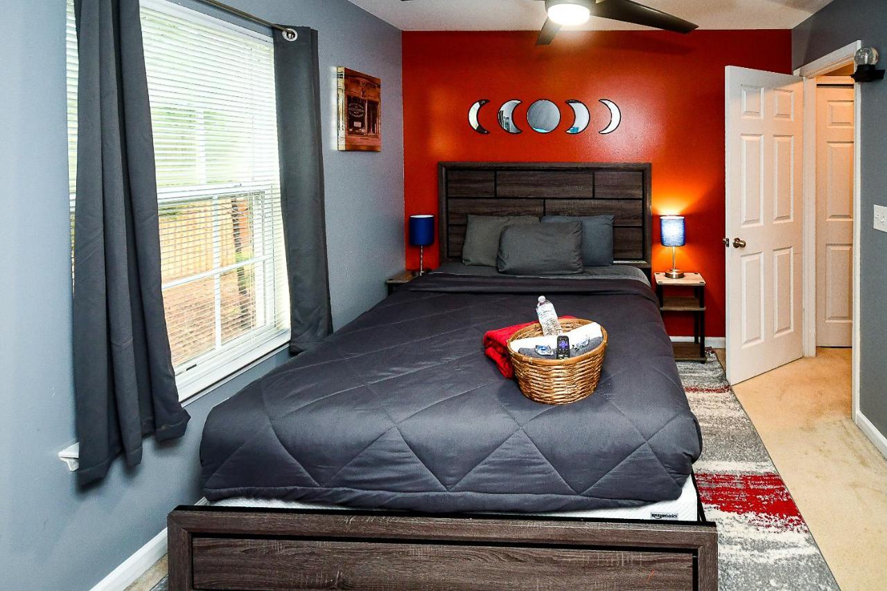 Amazing Large 3 Bed House With King Bed Less Than 10 Miles To Dtwn *