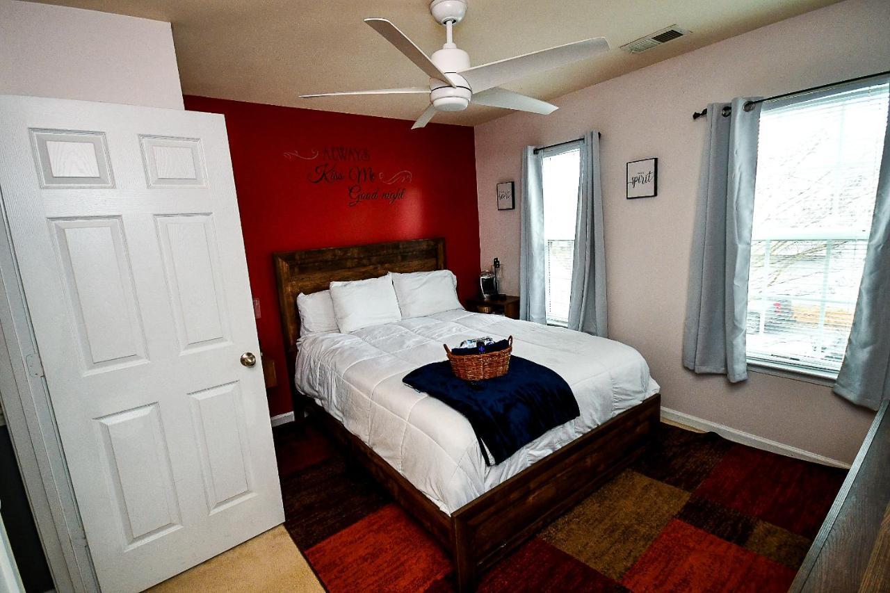 Holiday home Amazing Large 3 Bed House With King Bed Less Than 10 Miles To Dtwn