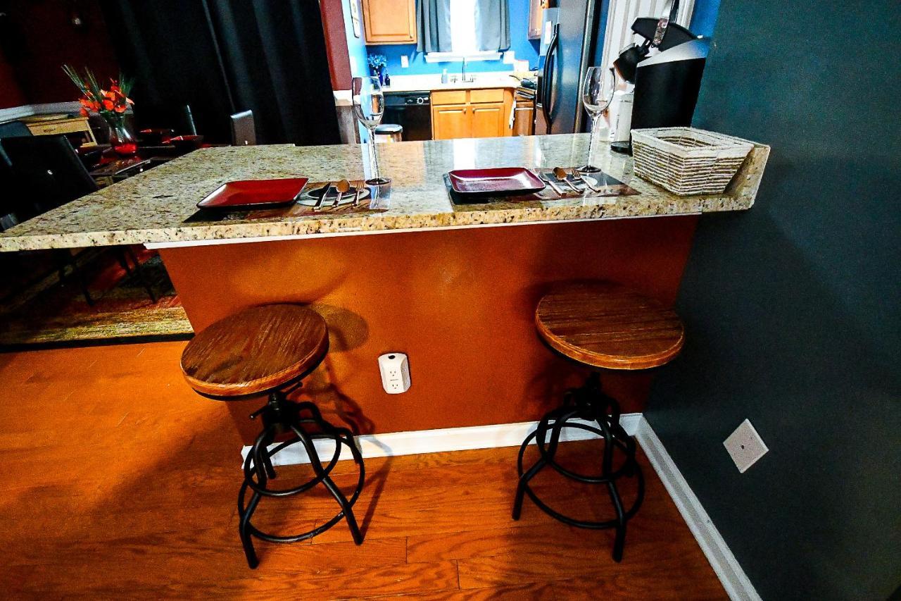 Amazing Large 3 Bed House With King Bed Less Than 10 Miles To Dtwn *