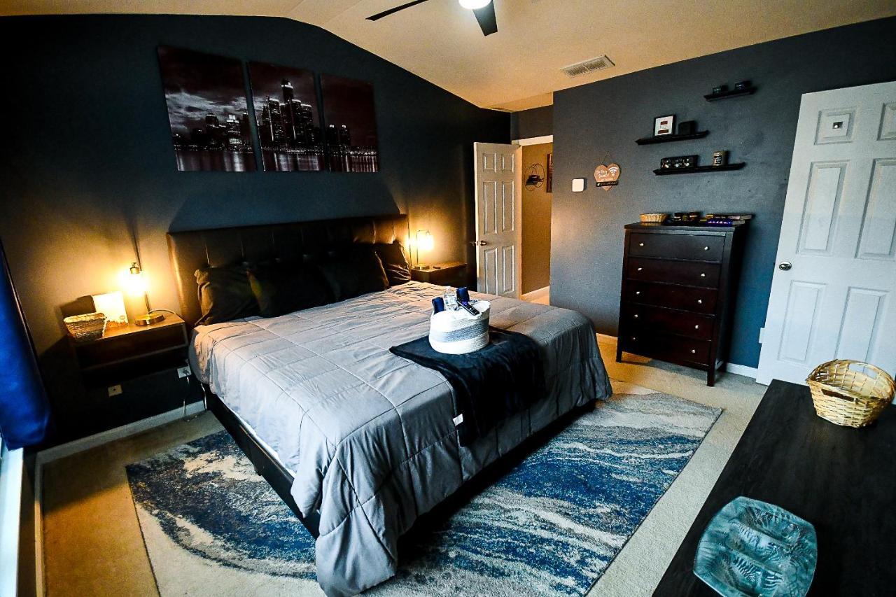 Amazing Large 3 Bed House With King Bed Less Than 10 Miles To Dtwn *