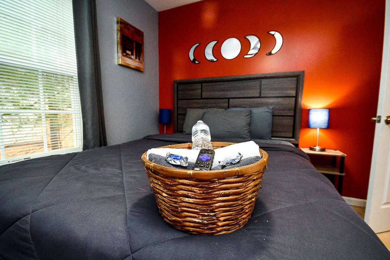Holiday home Amazing Large 3 Bed House With King Bed Less Than 10 Miles To Dtwn Atlanta