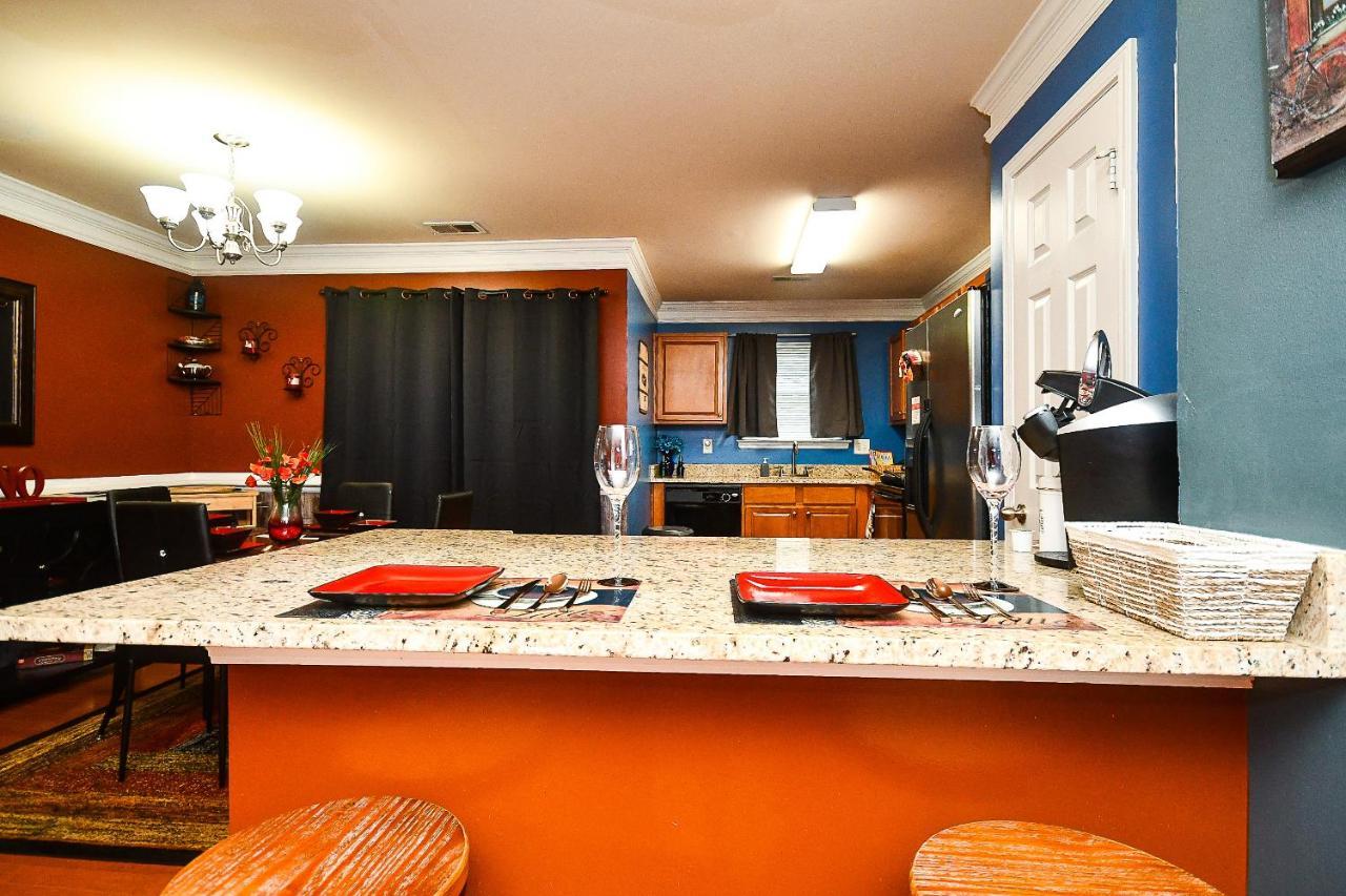 Amazing Large 3 Bed House With King Bed Less Than 10 Miles To Dtwn Holiday home