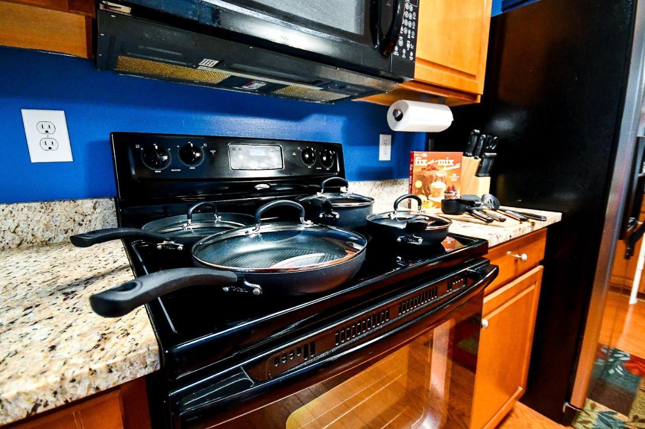 Amazing Large 3 Bed House With King Bed Less Than 10 Miles To Dtwn Holiday home