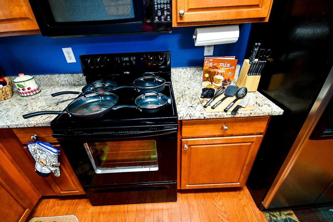 Amazing Large 3 Bed House With King Bed Less Than 10 Miles To Dtwn