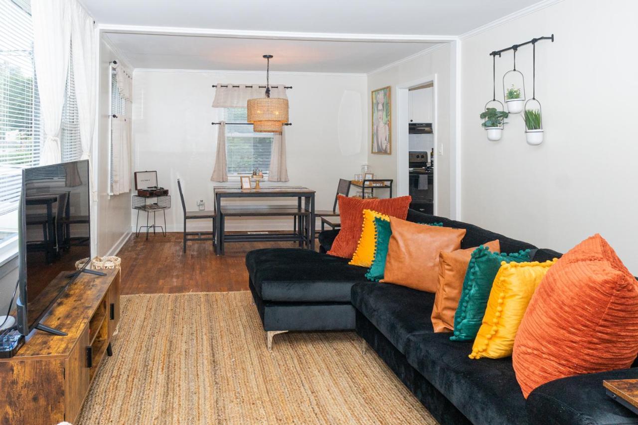 Boho Vibes With Large Private Backyard In The