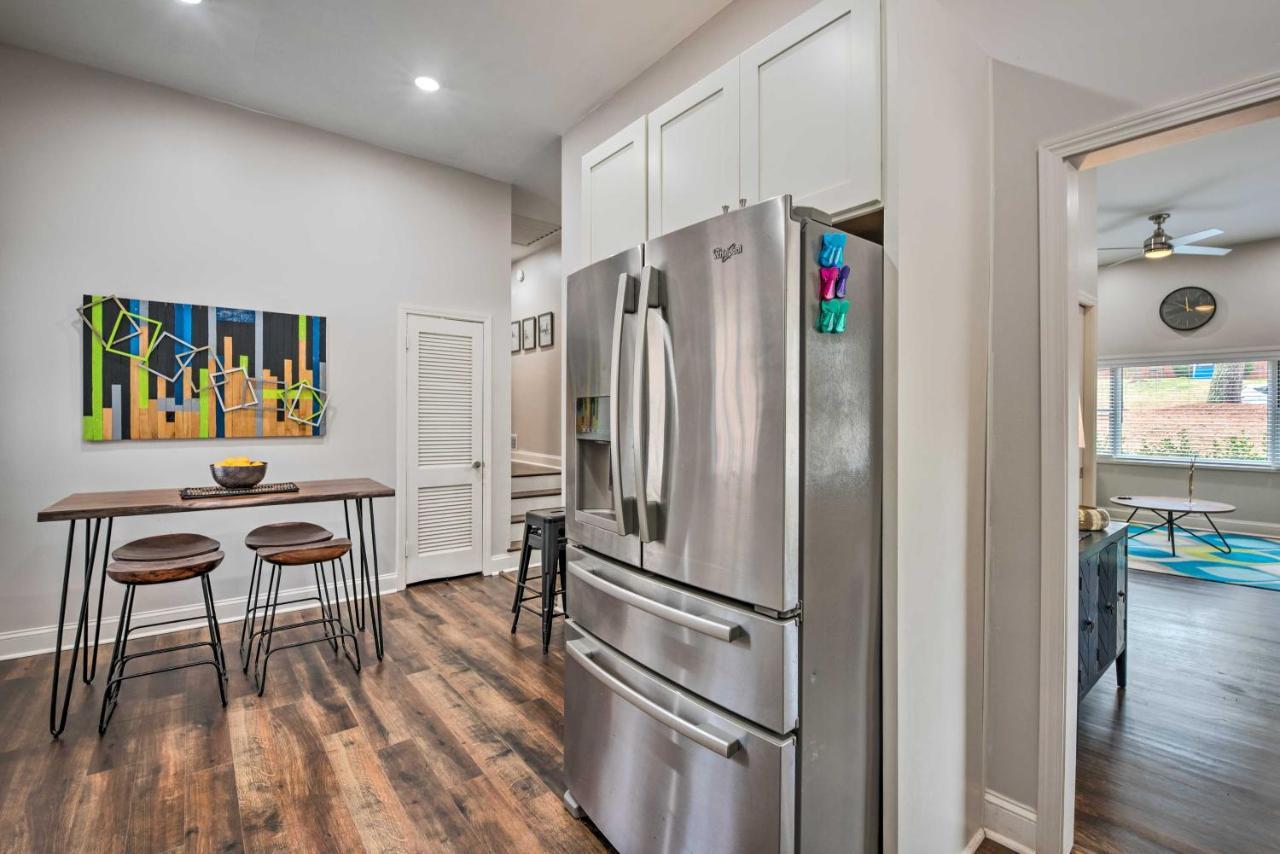 Holiday home Retreat With Deck In Greenbriar Area!