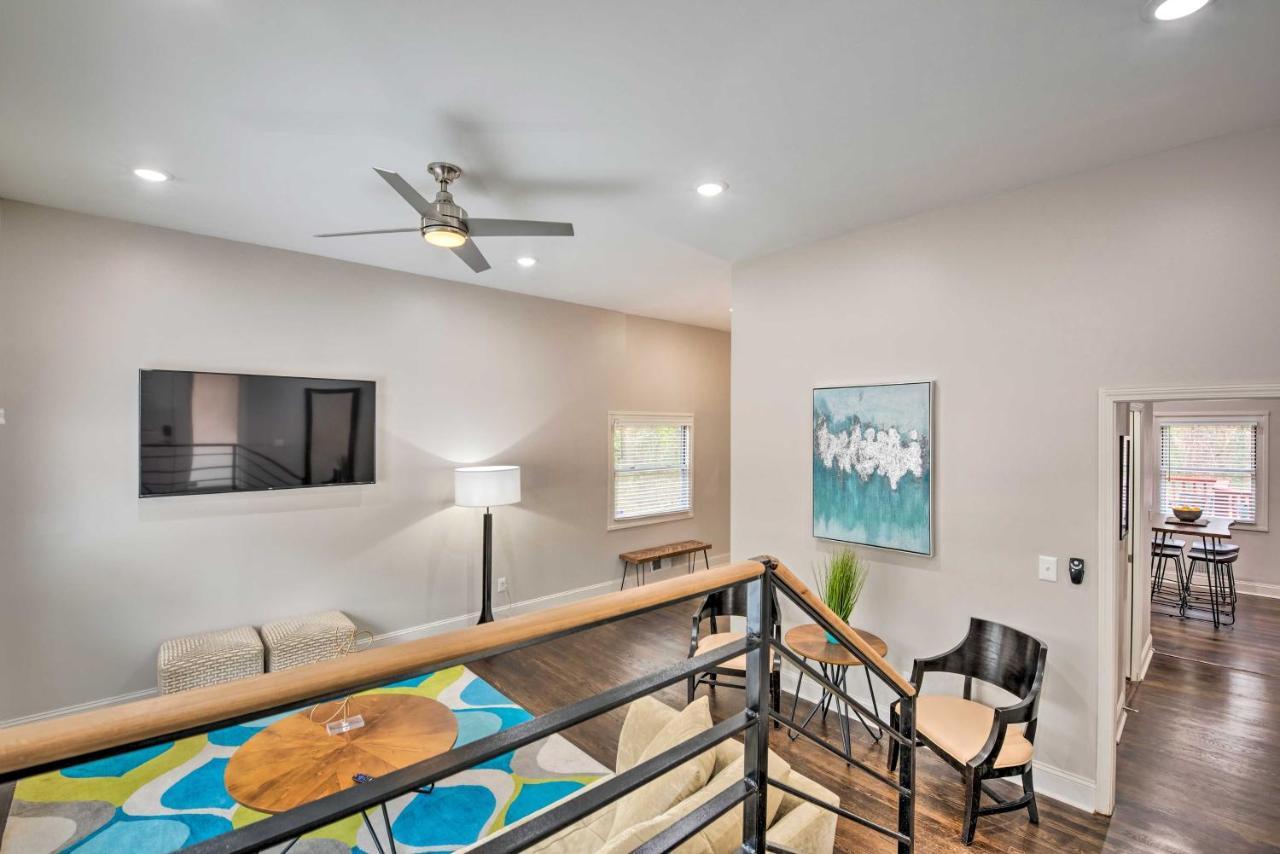 Retreat With Deck In Greenbriar Area!