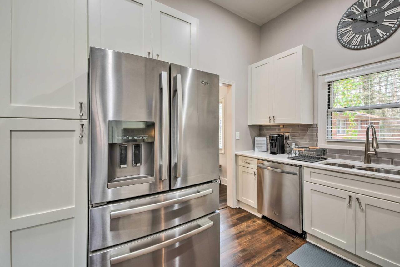 Retreat With Deck In Greenbriar Area! Atlanta