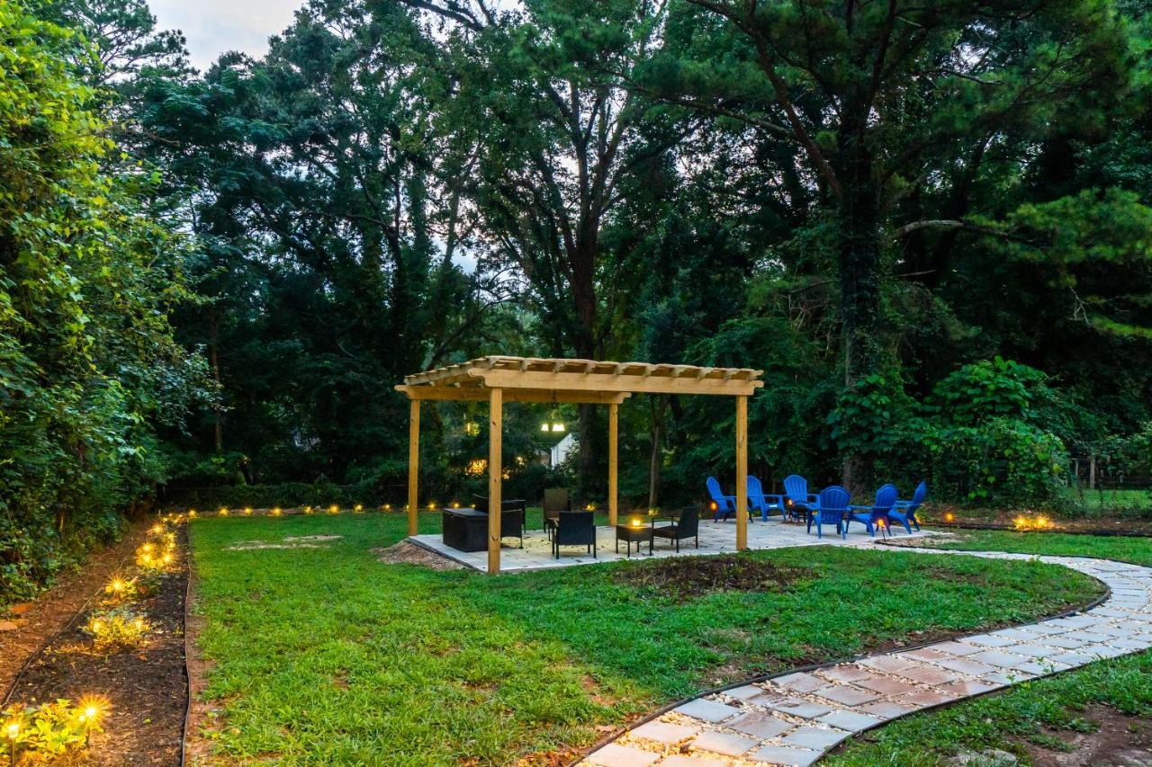Boho Vibes With Large Private Backyard In The Holiday home *