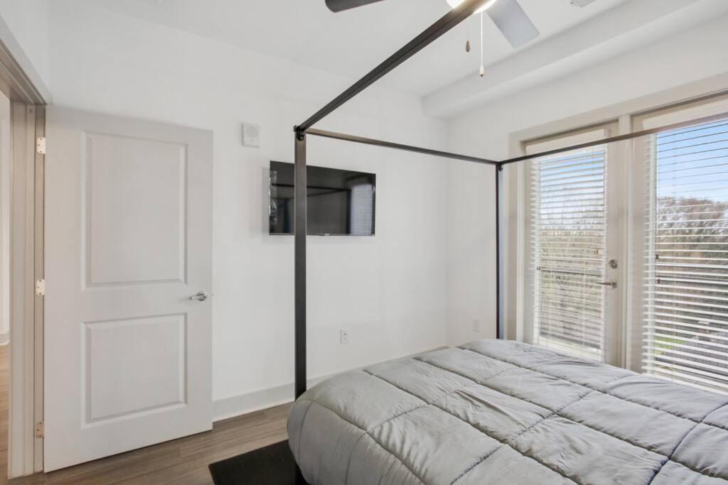 Cozy Sundrenched Luxury Apartment *