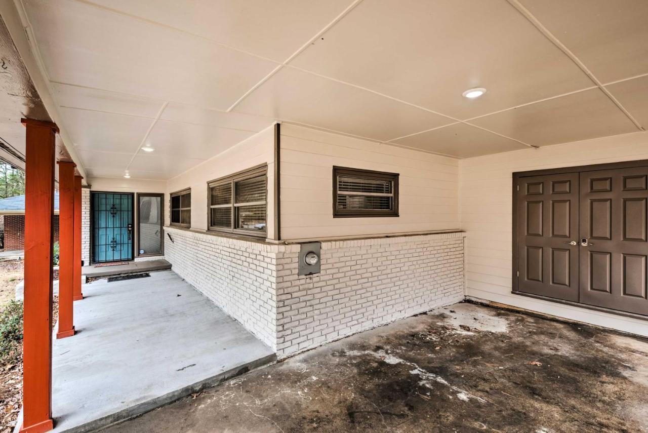 Retreat With Deck In Greenbriar Area! Holiday home Atlanta