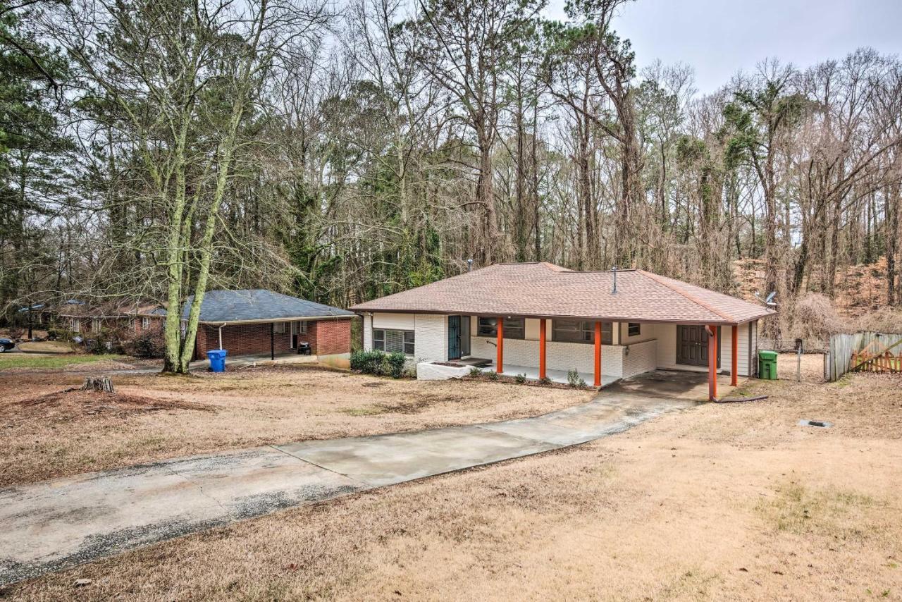 Retreat With Deck In Greenbriar Area! *