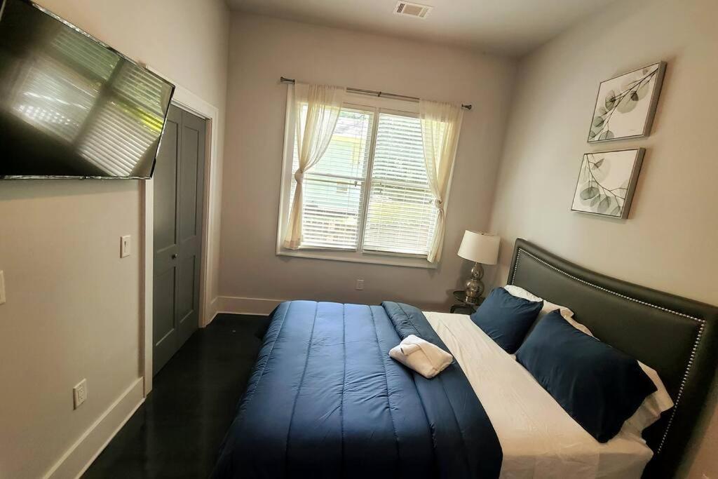 West End Modern 3 Bedroom Holiday home