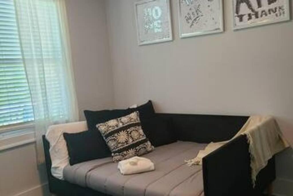 Holiday home West End Modern 3 Bedroom *