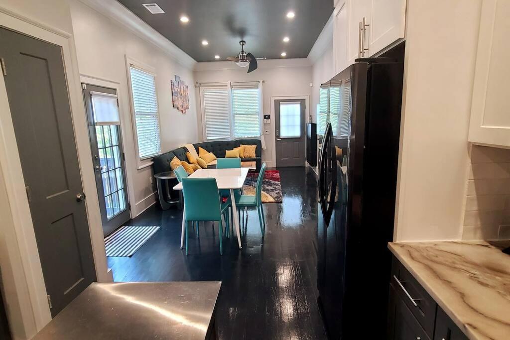 West End Modern 3 Bedroom Holiday home