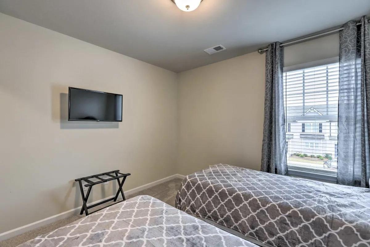 Holiday home Modern 3br Townhome 10 Mins To Downtown Atl *