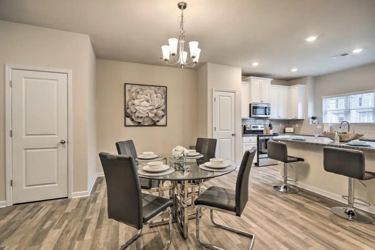 Holiday home Modern 3br Townhome 10 Mins To Downtown Atl Atlanta
