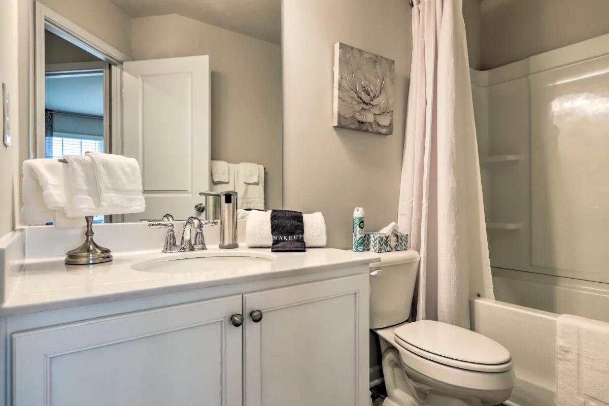 Holiday home Modern 3br Townhome 10 Mins To Downtown Atl *