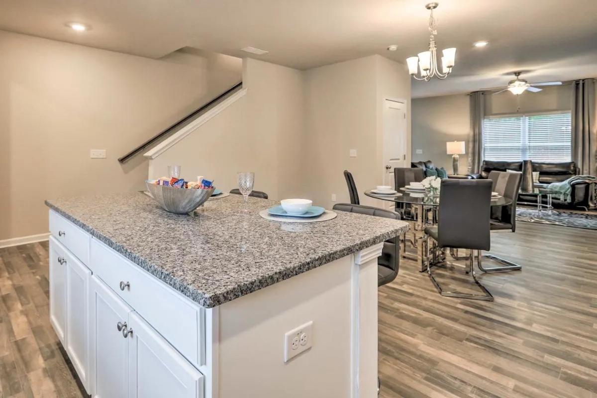 Modern 3br Townhome 10 Mins To Downtown Atl Holiday home *