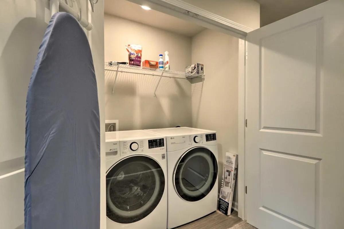 Holiday home Modern 3br Townhome 10 Mins To Downtown Atl