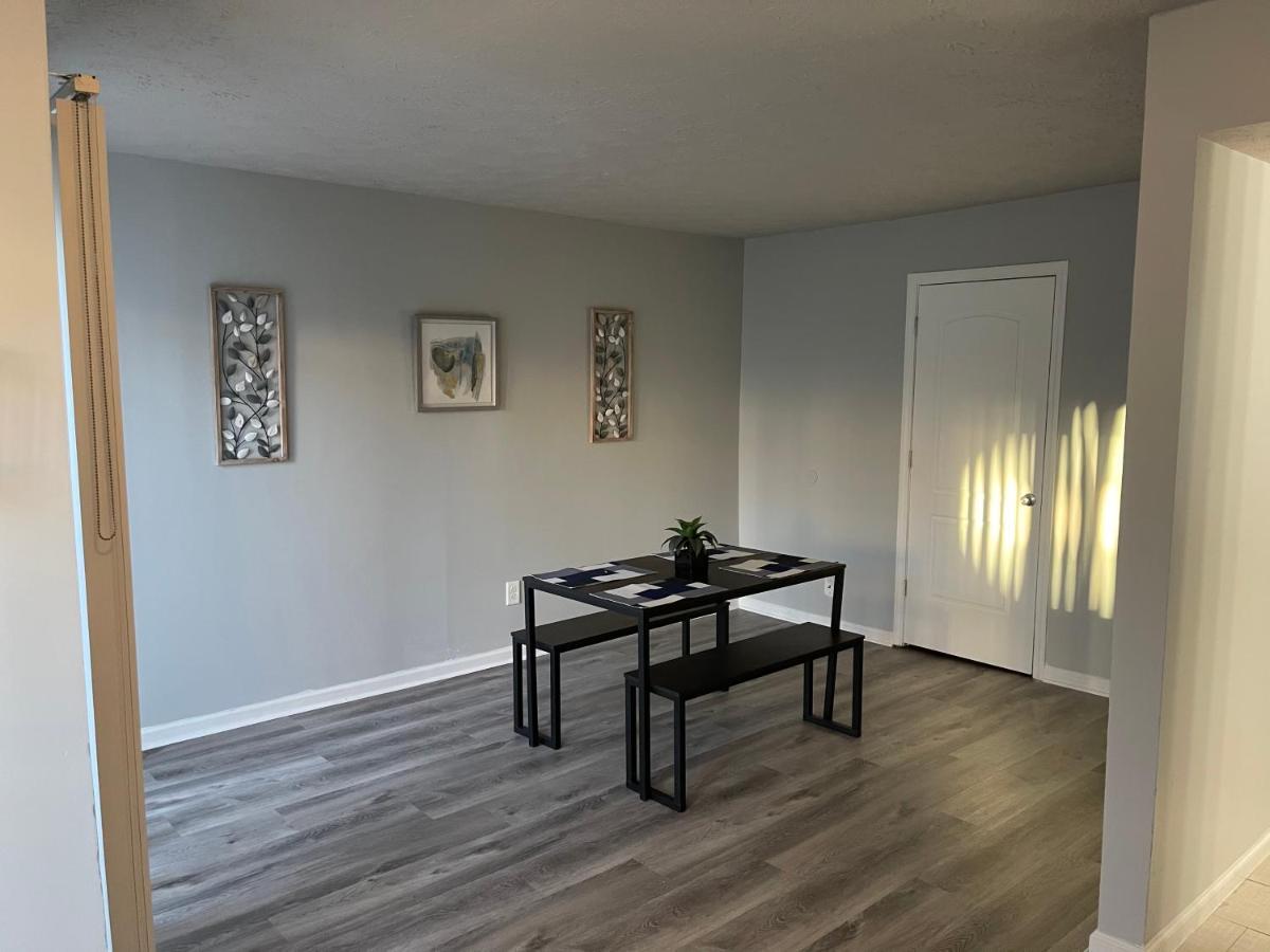 2bdrm Comfortable Townhome 5 Mins From Airport *