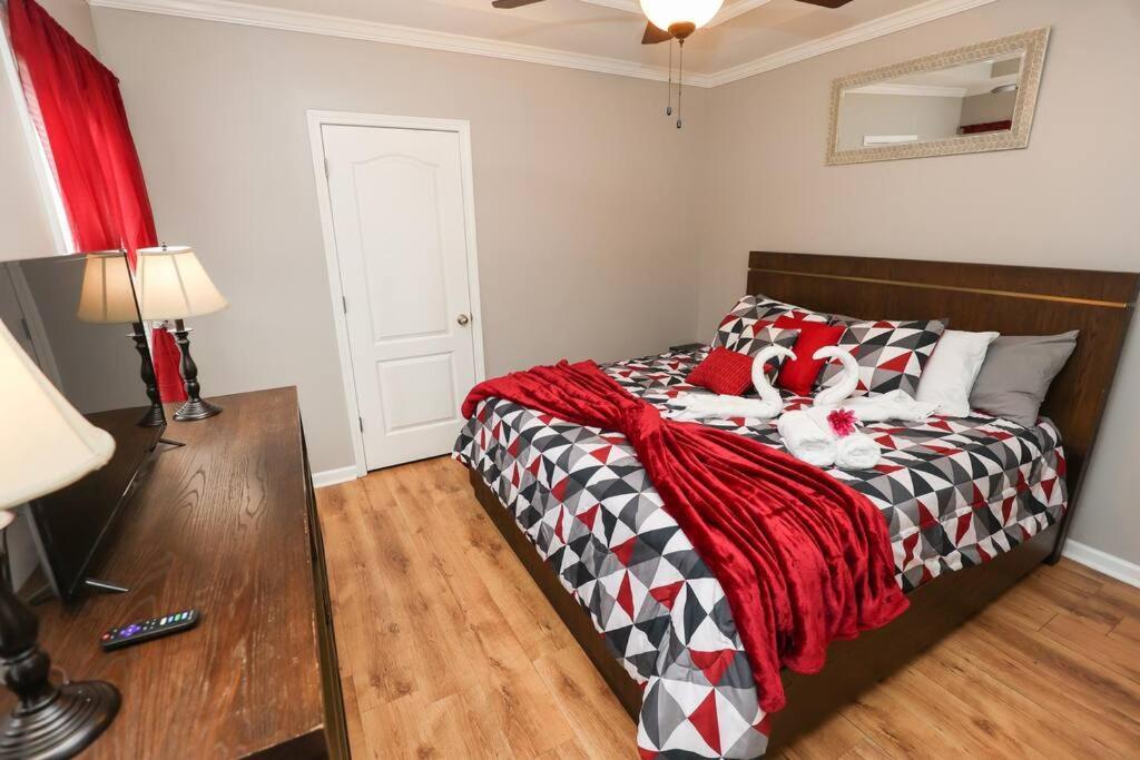 Mbz Stadium*modern House*king Bed*wi-fi*smart Tv Holiday home *