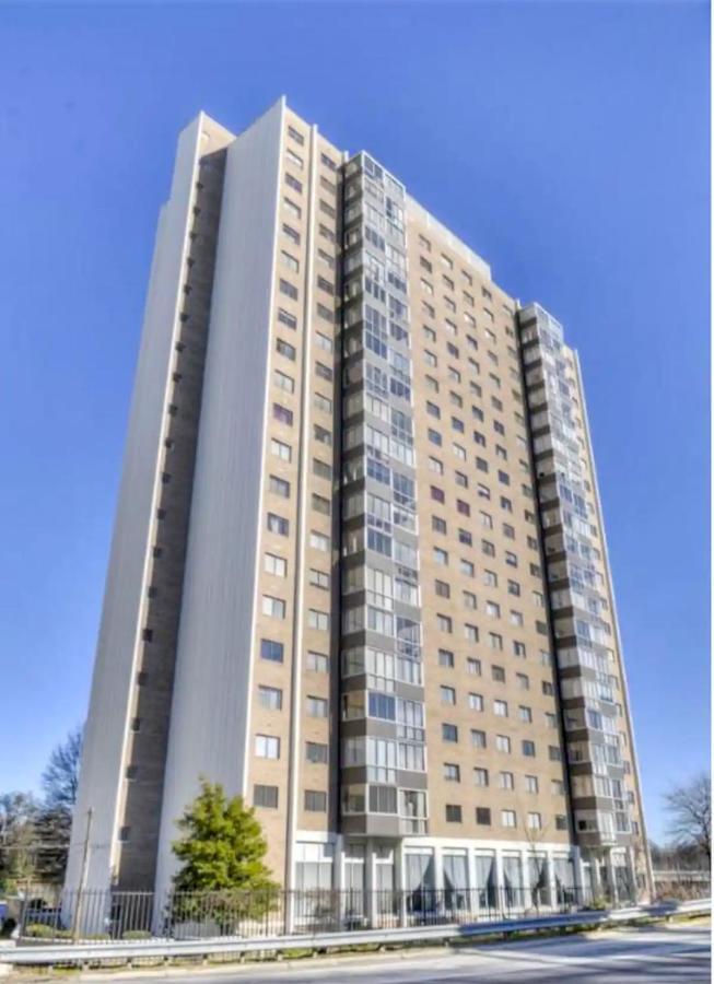 Highrise Luxury Two Bedroom In Downtown Within Minutes!! *