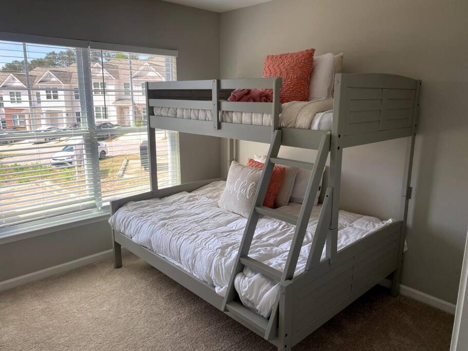 Apartment Brand New Mins To Airport *