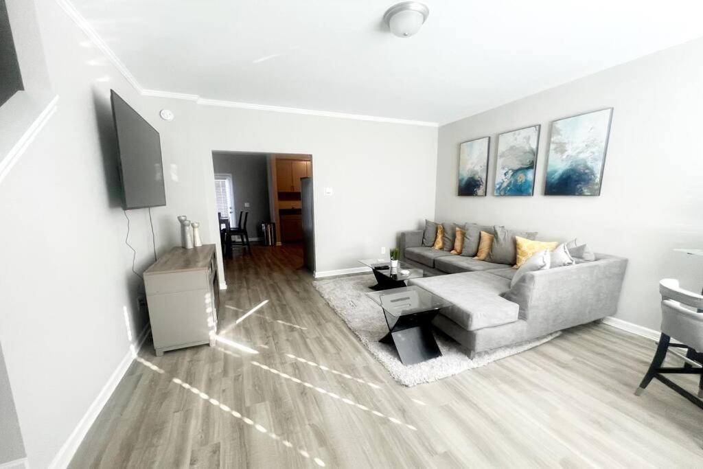 Brand New Mins To Airport