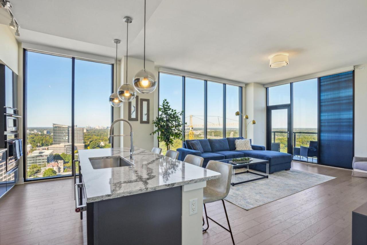 Luxury Midtown Penthouse Apartment *