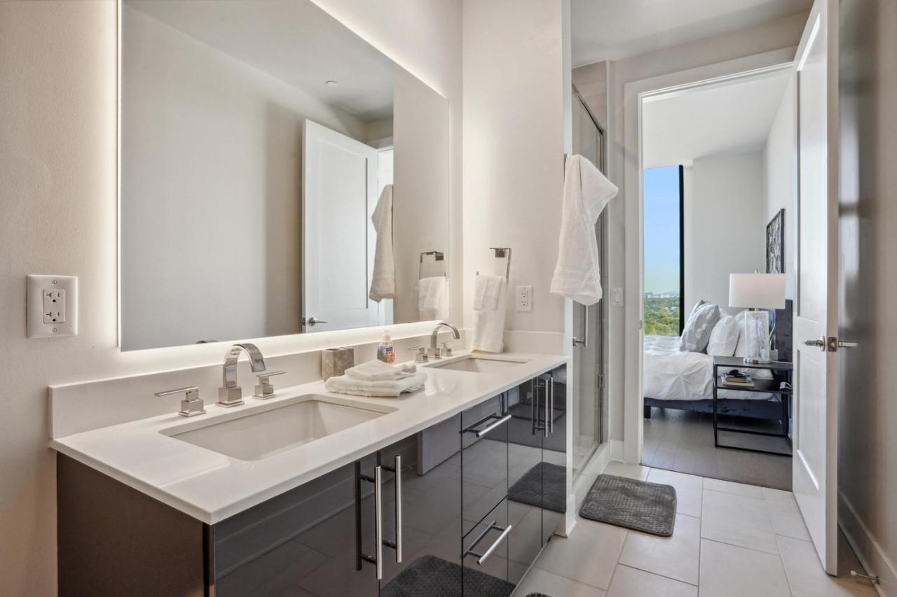Apartment Luxury Midtown Penthouse *