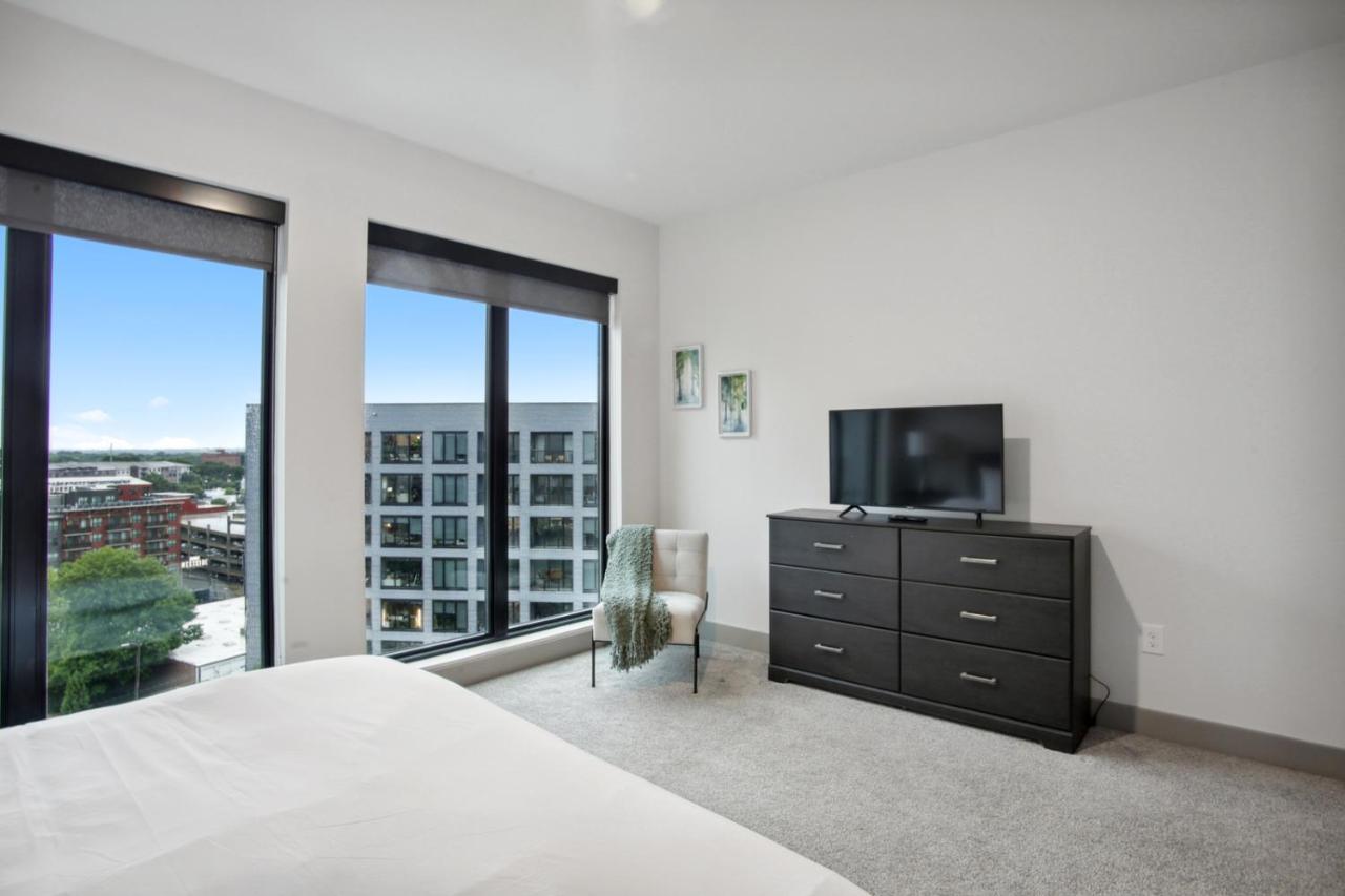 West Midtown Penthouse 2 Bdrm *