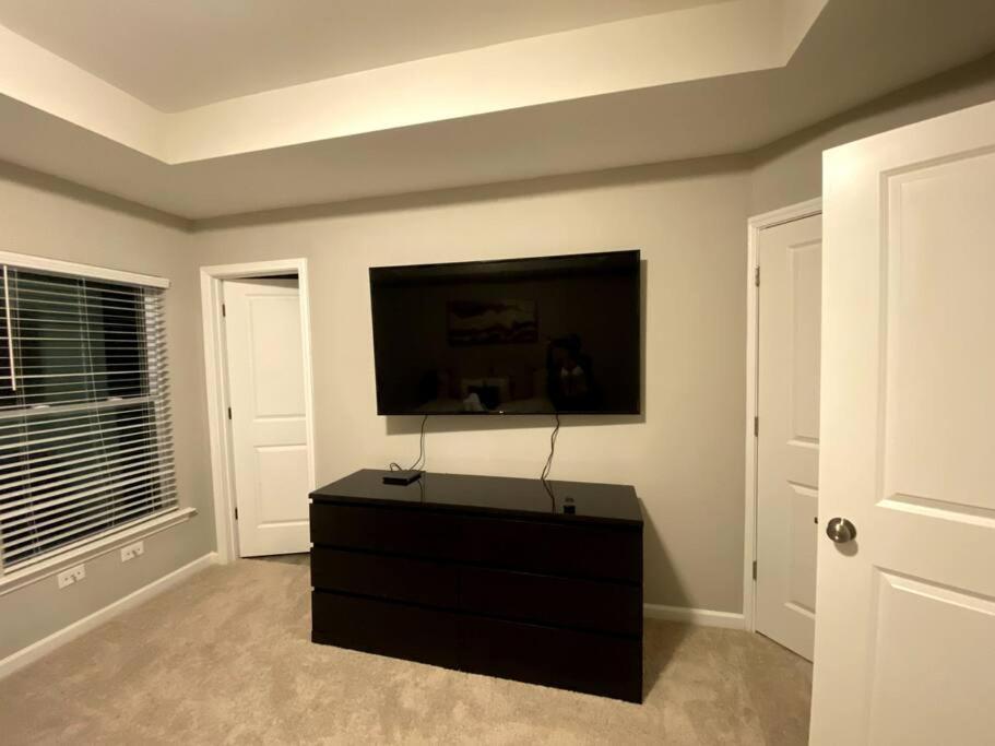 Brand New Mins To Airport Apartment