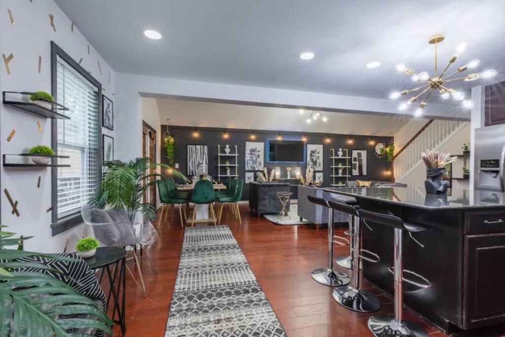 Apartment Opuluxe Renaissance Art Luxe Downtown Atl