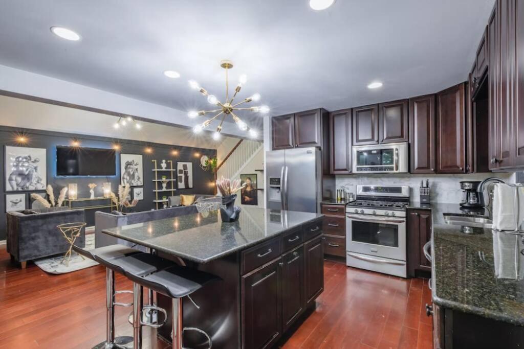 Apartment Opuluxe Renaissance Art Luxe Downtown Atl Atlanta
