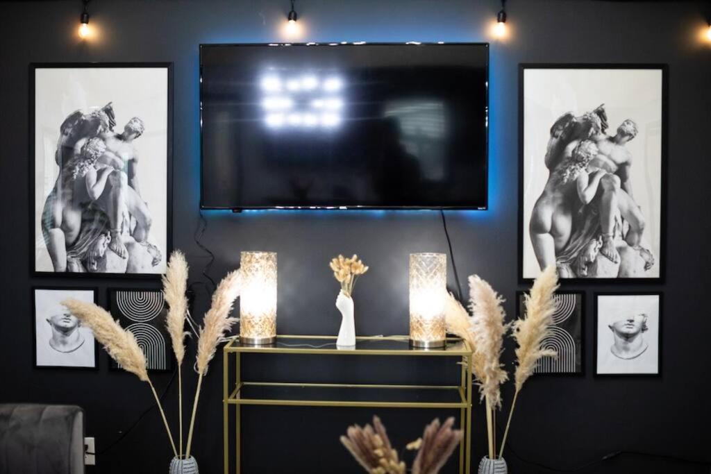 Opuluxe Renaissance Art Luxe Downtown Atl