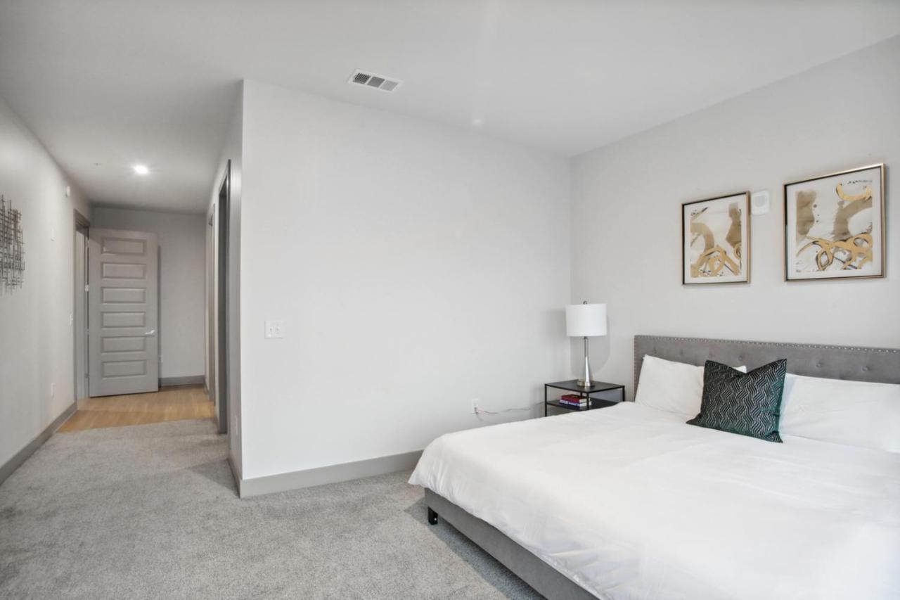 West Midtown Penthouse 2 Bdrm Apartment *