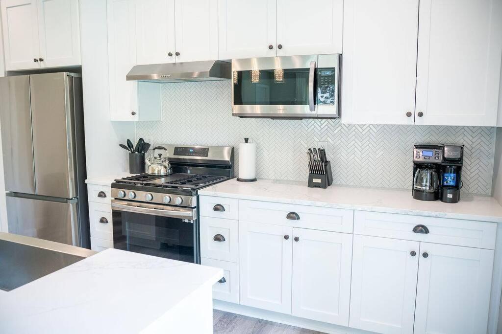 Holiday home Brand New: Urban Oasis 5 Min From Mercedes Benz *