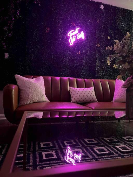 Luxury Style Unit 8 Min To The Airport. *
