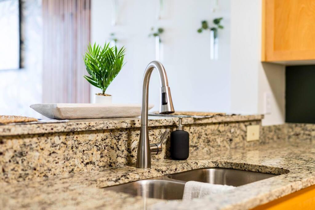 Entire - Urban Safari In The Heart Of Atl Apartment