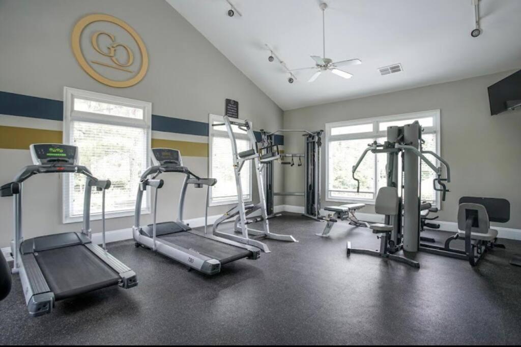 Luxury Style Unit 8 Min To The Airport. Apartment *