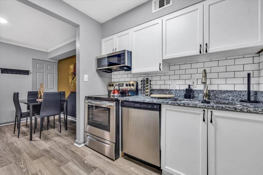 King Bedroom 5mins Truist Park Battery Roxy Atl Apartment