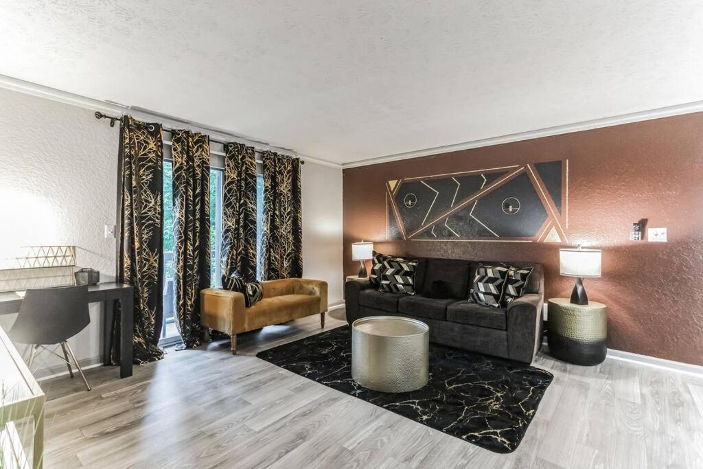 King Bedroom 5mins Truist Park Battery Roxy Atl Atlanta