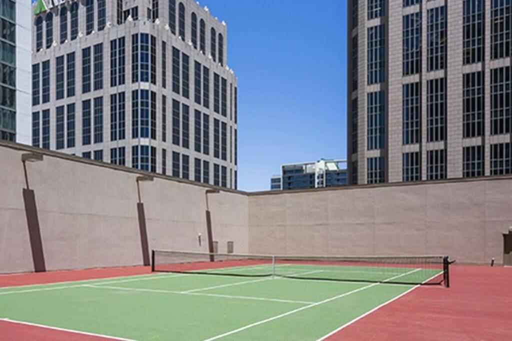 Luxury Midtown Skykine View *