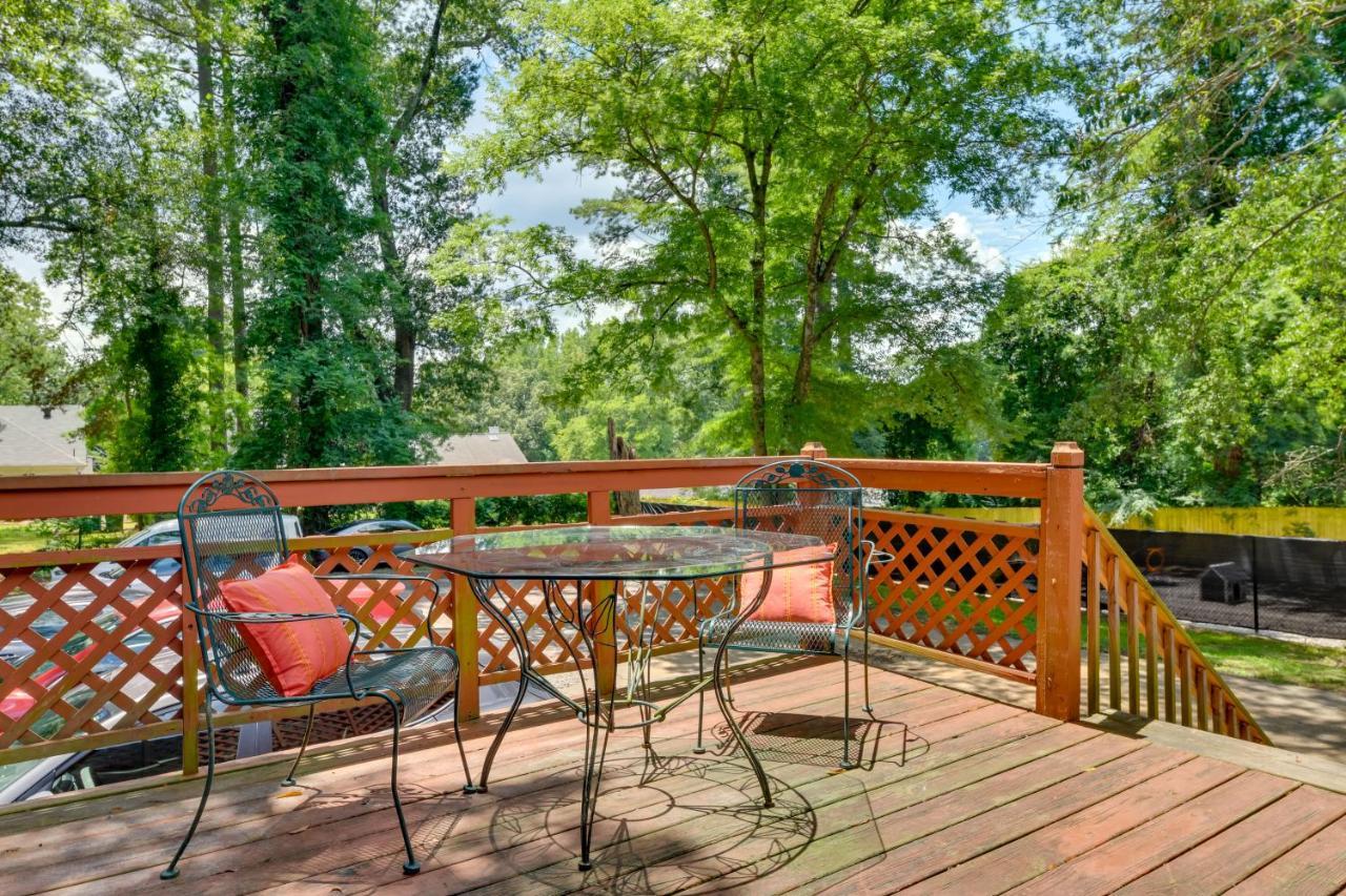 With Deck 6 Mi To Downtown! Holiday home