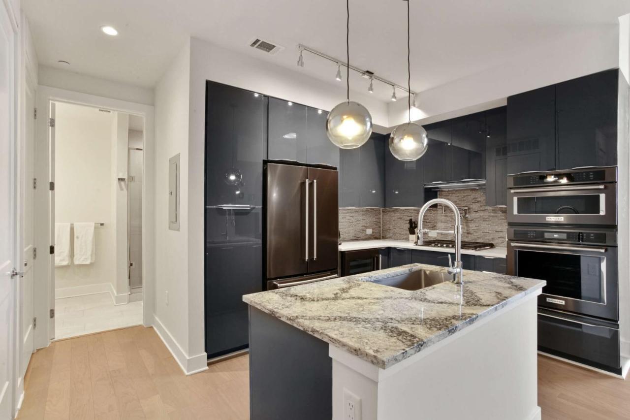 Midtown Luxury Apartment *
