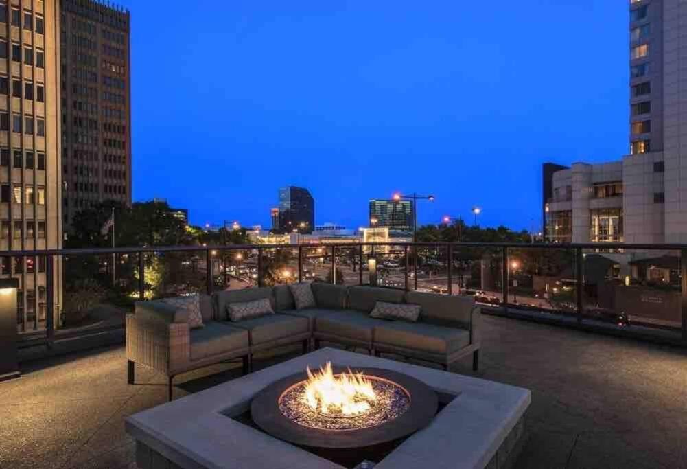 Luxury In The Heart Of * Atlanta