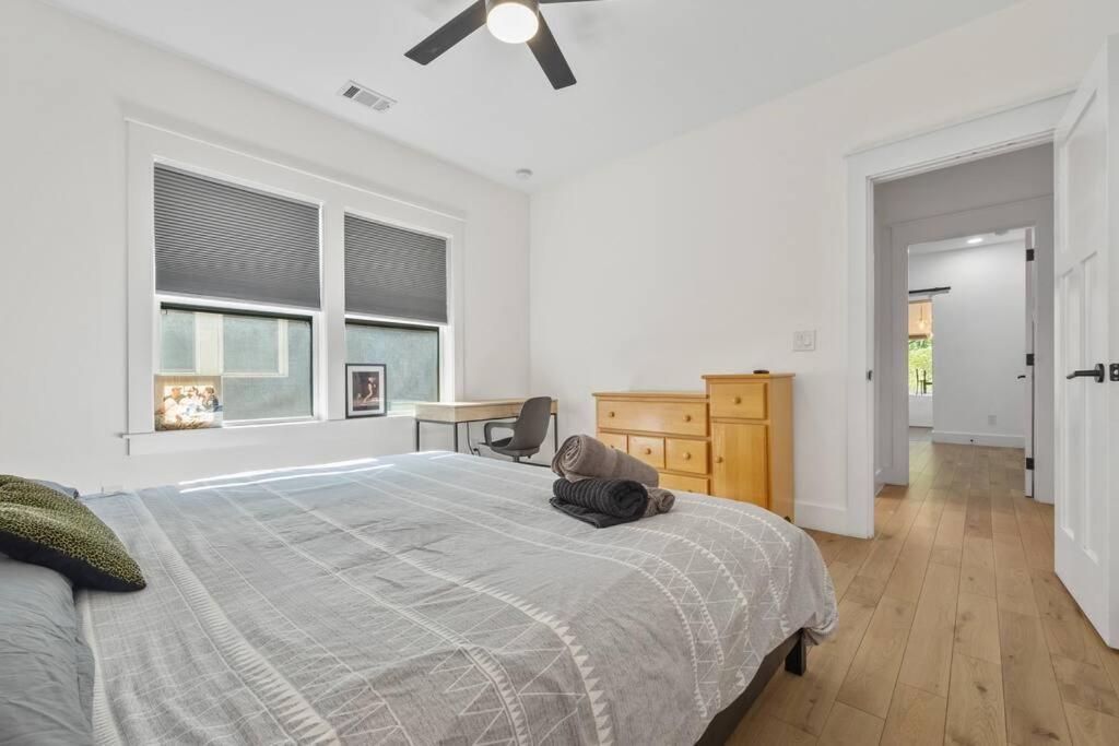 Holiday home Designer Home: King Beds, Luxe Bath+free Parking! Atlanta