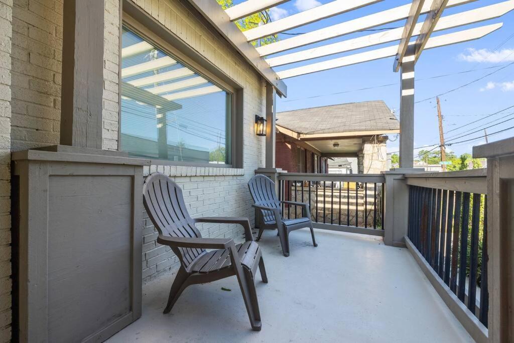 Designer Home: King Beds, Luxe Bath+free Parking!
